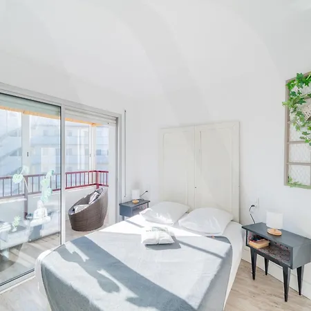 Apartment Proche By Welhomy